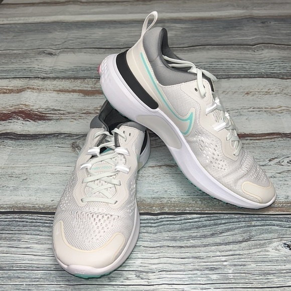 Nike  Men's React Miler 2 Platinum Tint/Dynamic Turquoise-White Size-10 - Picture 1 of 9